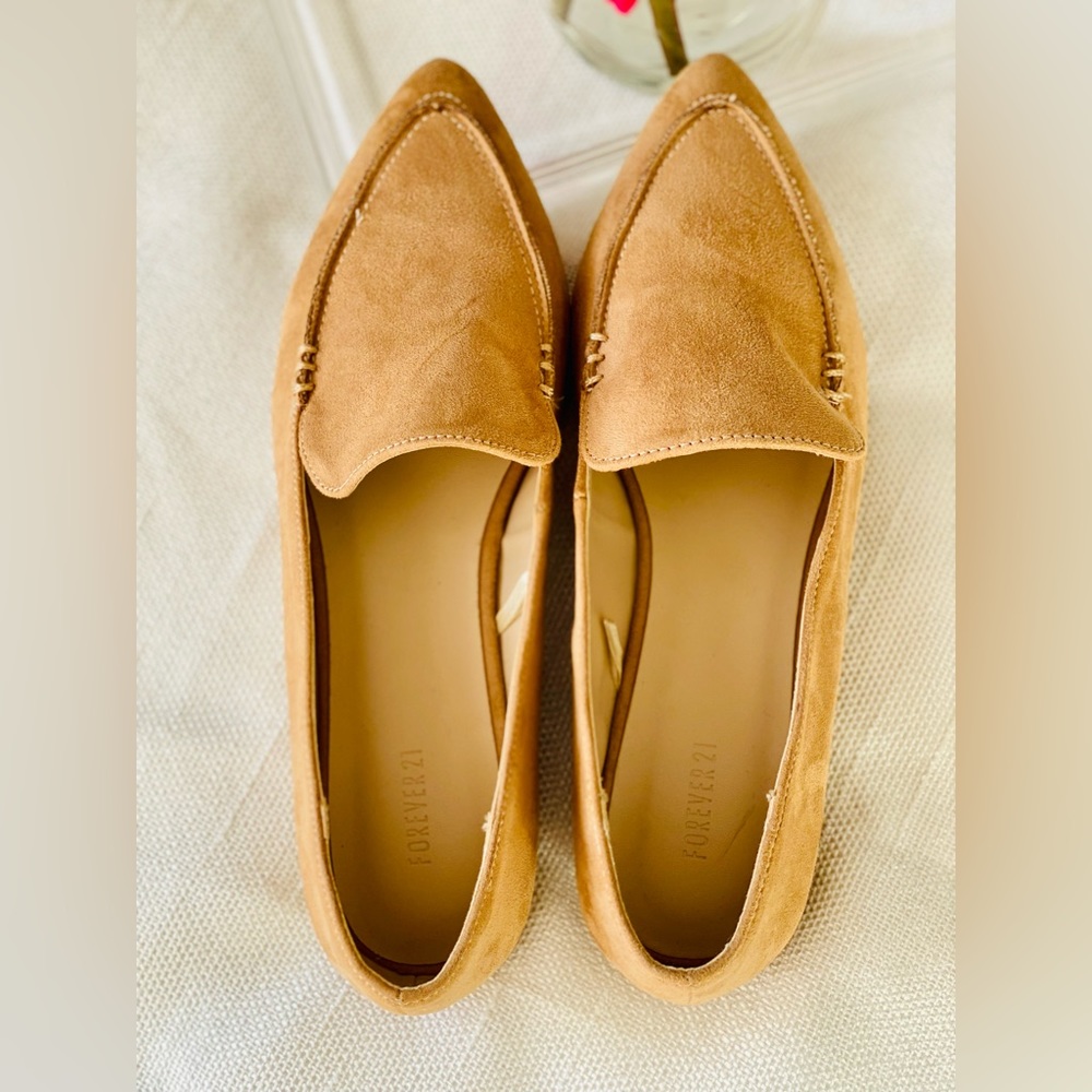 Size 6 Closed Forever Flat Shoes. Never Worn! 🌺